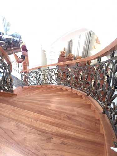 các mẫu ban công sắt cổ điển chất lượng